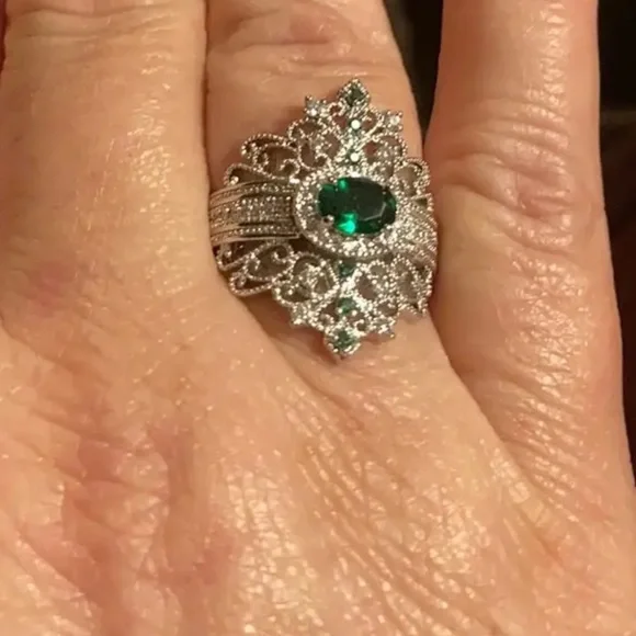 Crown Inlaid Emerald Green Gemstone, Lab created, Vintage Inspired Ring, Sz 7 - Picture 9 of 12